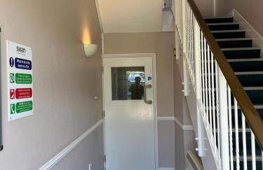 Modern Beautiful Gated Two Bed Apartment - Foto 25