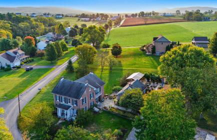 Historic Cottage Retreat-IG Cowboy Pool-Hot Tub - Photo 2