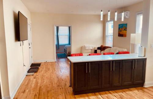 OoohLaLa! 2 Beds and 2 Full Baths w/Free Parking - Foto 42
