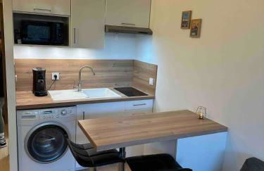 Studio neuf tout équipé - Calme - Proche centre ville - Parking gratuit - Foto 11