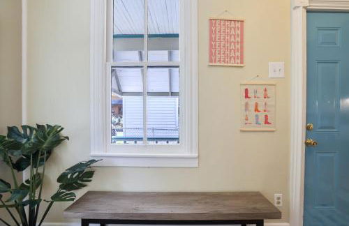 Spacious Broadway Home Downtown Western Modern Charm with parking - Photo 38