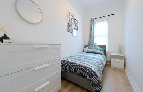 Bright & Large 3 Bed Flat in London - Foto 19