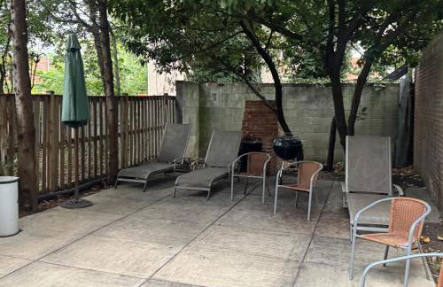 Large DUPLEX Apt 2Bdrm 1Den-Metro - Foto 12