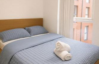 Contemporary 2 Bedroom Flat with Great Location in Salford - Foto 12