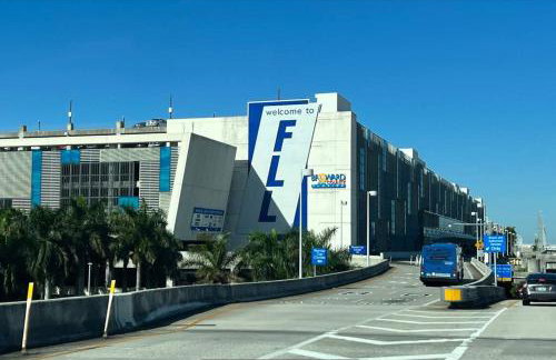 King Bed, 3 miles to Stadium - Foto 6