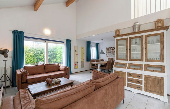 Charming Villa Near Sandy Beach - Foto 9