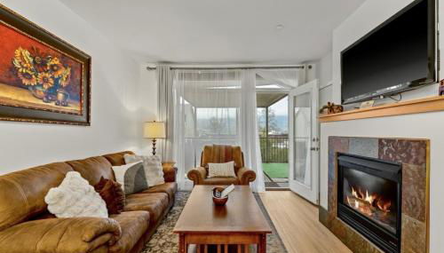 Lakeside luxury with hot tub and pool - Foto 4