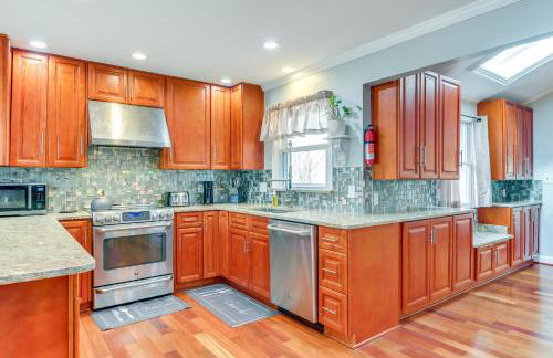 Spacious Home with Tranquil Patio about 29 Mi to DC! - Foto 7