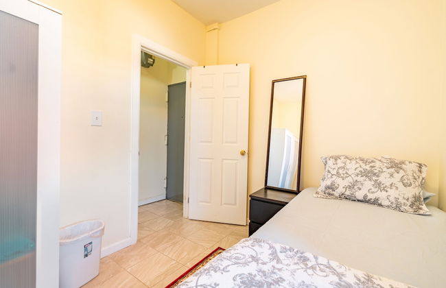 Furnished Empire Blvd Guest House - Photo 13