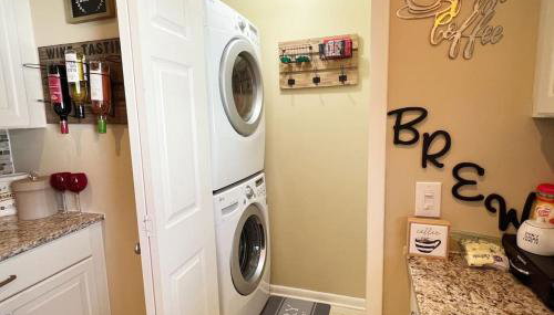 2 Bdrm Home with 3 beds mins from Casino - Foto 2