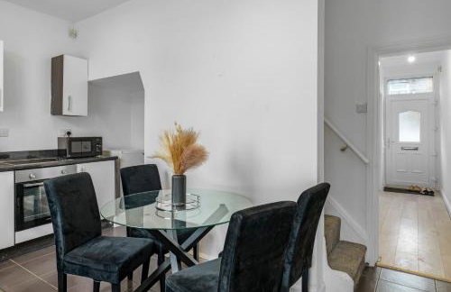 Unique 3 Bedrooms, 3 Ensuite, FREE WiFi, Private Parking - Foto 13