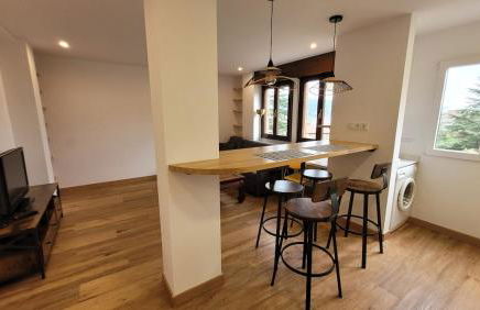 Apartamento con cocina abierta y vistas verdes - Foto 10