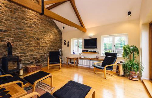 Mid-Wales Farmhouse, swimming pool, tranquil countryside views, sleeps 14 - Foto 30