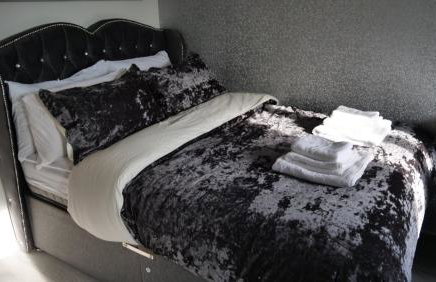 Milton Keynes Luxury Short Stay House with WIFI and Free Parking - Photo 18