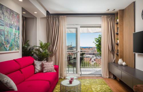 V Luxury Apartment - Photo 1