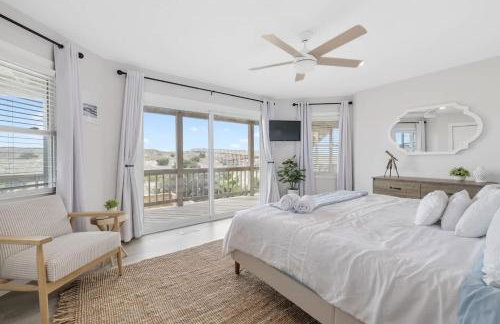 Elegant Updated Oceanfront Home with Pool & Hot Tub - Photo 7