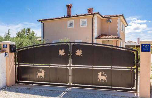 Villa Javor near Pula only 1 km from the beach with sea view and heated pool - Foto 49