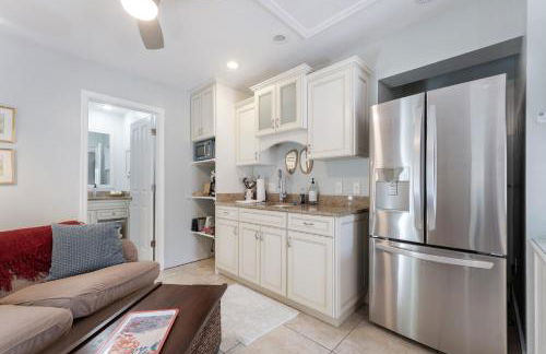 An Island Getaway at Palm Tree Villas - Photo 52