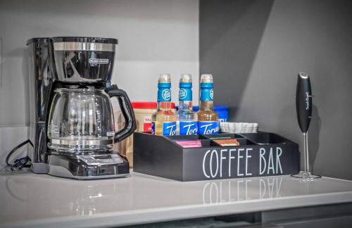 Apt+ 2 Queens+Bunkbed+Free Parking 55"TV - Photo 12