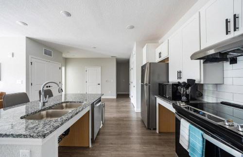 Landing Incredible 2BD Gym Pool - Photo 42