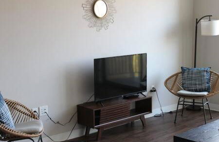 4 mi to Jack Thrice Stadium + amenities - Foto 13