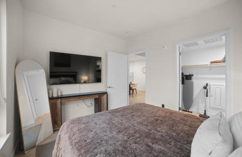 Modern Lux Midrise Stadium & Downtown Views - Foto 7