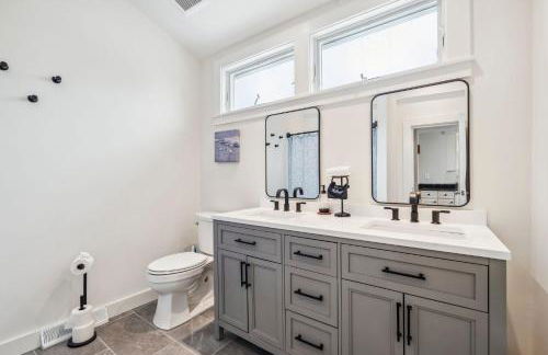 Seaside Serenity Steps to Beach Deck & Porch - Foto 27