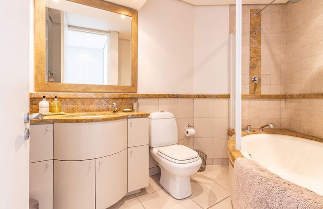 Experience Solace and Panoramic Views at Crescent Bay - Foto 12