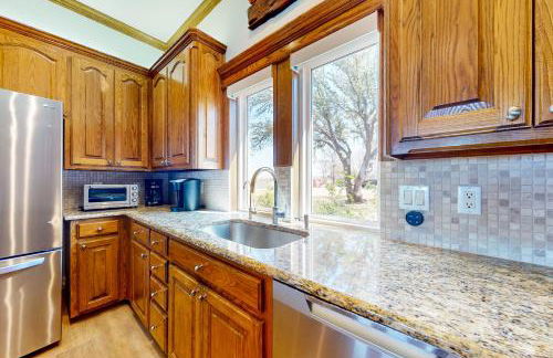 Lakefront Estate Stunning Views, Deck, Bar and Dock - Foto 11