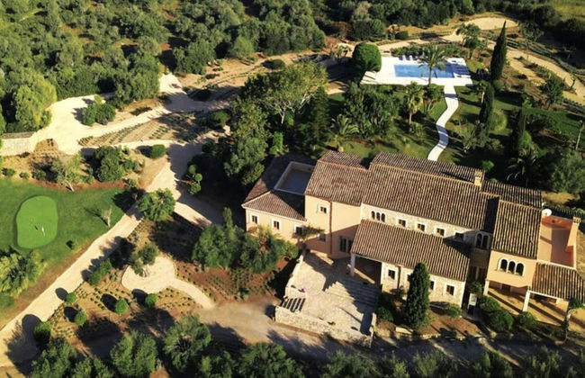 Exquisite Villa With Views - Photo 24