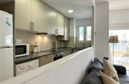 Your Poolside Paradise by the Sea - Foto 35