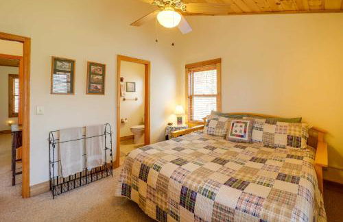 Smoky Mountain Vacation Rental with Large Deck! - Foto 19