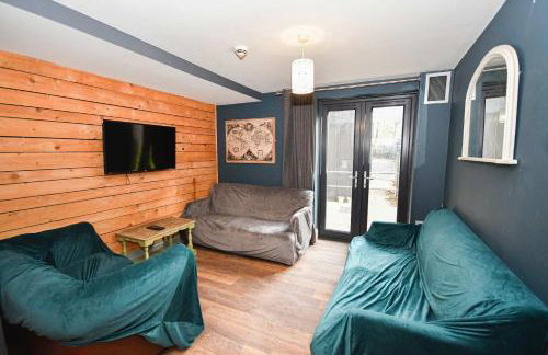 Spacious 7 Bedroom Budget Apartment in Headingley - Photo 10