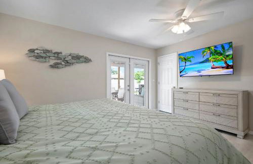 Serenity by the Sea! Cozy pool home with putting green & fire pit! - Foto 25