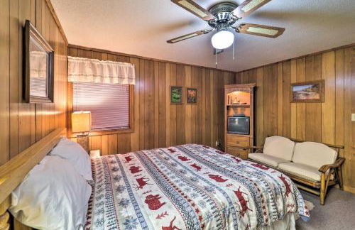 Pool and Lake Access Mtn-View Cottage in Newland - Foto 21