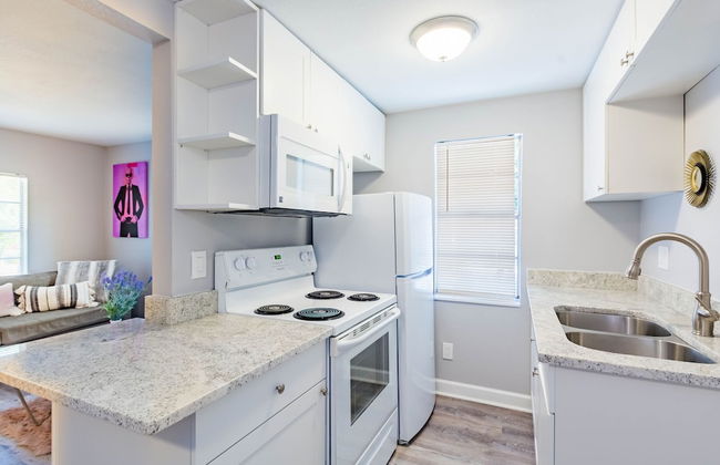 Sleeps 4 Hot Tub Fenced INN - Foto 2