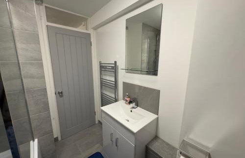 Stylish 2BR, Fast Wifi with balcony - Photo 5