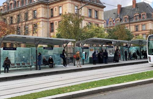 PARIS-MONTROUGE Magnifique Studio Appartement de 35m2 - très cosy pour 1 à 6 personnes refait à neuf - ENTIRE APARTMENT LUXIRIOUS AND WARM - Montrouge Paris 14ème - Proche Aéroport Orly & Parc Expositions Porte de Versailles FREE WIFI GRATUIT - Foto 75
