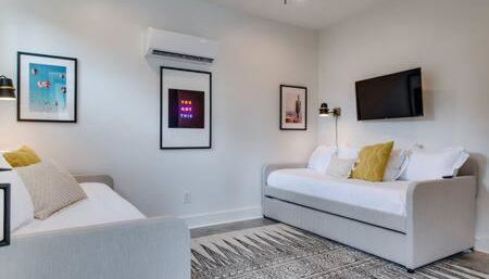 Modern East Nashville Retreat, Walk to Local Faves, Cozy Living Space, Smart TVs & Fast WiFi, Full Kitchen, Garage & Workspace, Steps to Mas Tacos & Rosepepper, 10 Min to Broadway & Nissan Stadium, 24 Hr Hospitality - Foto 4