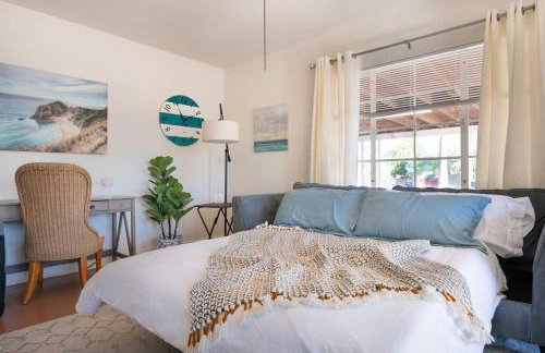 Cali 2BR Getaway Firepit, Yard & Spring Charm - Foto 4