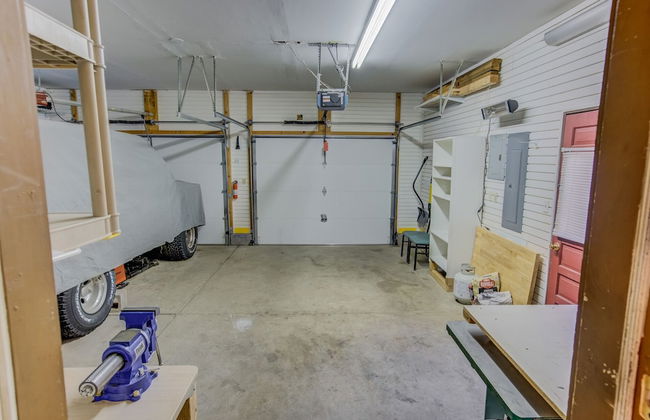 4 BR Country Home in Suburbs W/trails & Parks - Foto 45