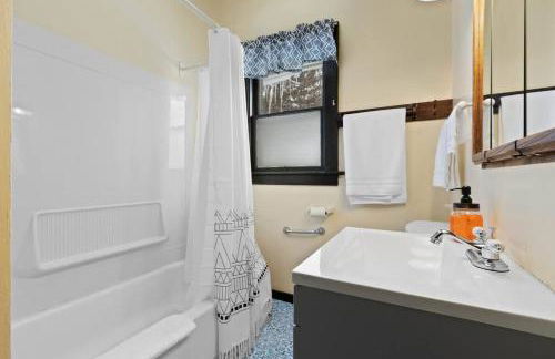 Downtown Gillett Bungalow, Fireplace, 3B, Historic - Foto 10