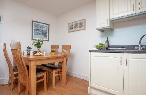 Cove View Apartment - Photo 3