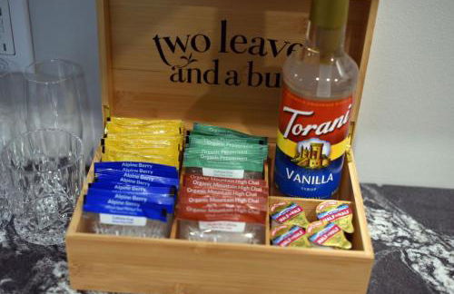 HostWise Stays - King Bed - Free Street Parking - Walkable Location - Foto 19