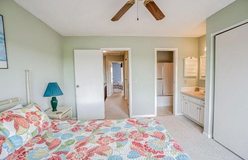 NEW LISTING! Two Bedrooms in A Building with Marsh and Ocean Views - Foto 26