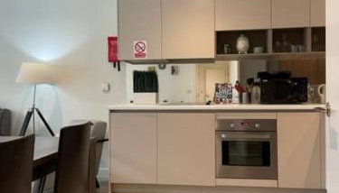 2-bed 2-bath Greenwich Apartment with balcony & lift - Foto 5