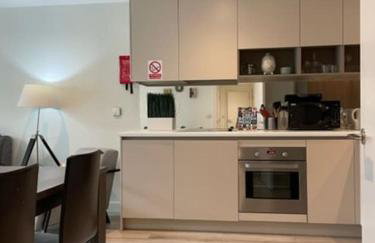 2-bed 2-bath Greenwich Apartment with balcony & lift - Photo 5