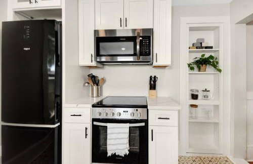 Apothecary - Upper Unit Downtown 2BR - Foto 13
