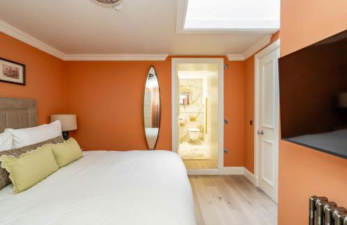 Dragon Suites Luxury Apartments at Rutland Square - Photo 28