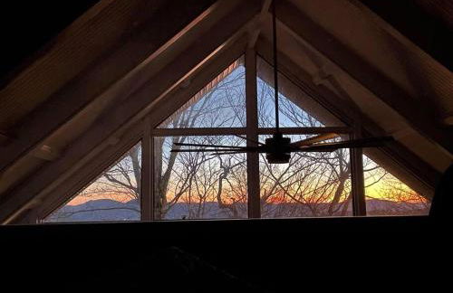 Cozy Charming Ski Chalet Sleeps 11 - Foto 37